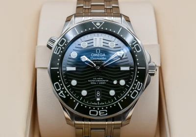 Omega Seamaster Professional Seaweed Green Stainless Steel 210.30.42.20.10.001
