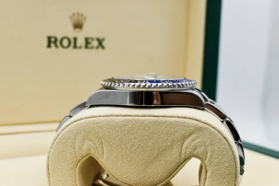 Rolex GMT Master ll Batman Stainless Steel 40mm Watch 116710BLNR | Box & Papers