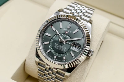 Rolex Skydweller Stainless Steel Green Dial 42mm Watch 336934 | 2025 Unworn