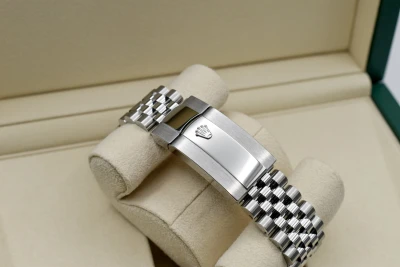 Rolex Skydweller Stainless Steel Green Dial 42mm Watch 336934 | 2025 Unworn
