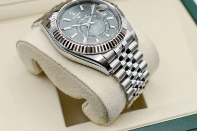Rolex Skydweller Stainless Steel Green Dial 42mm Watch 336934 | 2025 Unworn