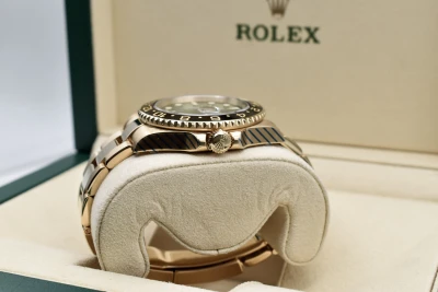 Rolex GMT Master ll 18ct Yellow Gold Green Dial 40mm Watch 116718LN