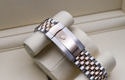 Rolex Datejust 41 18k Rose Gold & Steel Green Roman Watch 126331 | 2026 Unworn