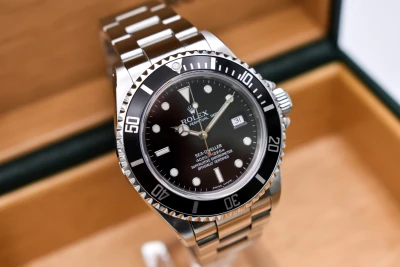 Rolex Seadweller Stainless Steel Watch 16600 | 1995 Box & Papers