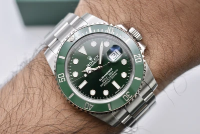 Rolex Submariner Hulk Stainless Steel Watch 116610LV | 2018 B&P