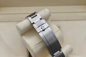 Rolex Submariner Stainless Steel Hulk Watch 116610LV | 2018 Box & Papers