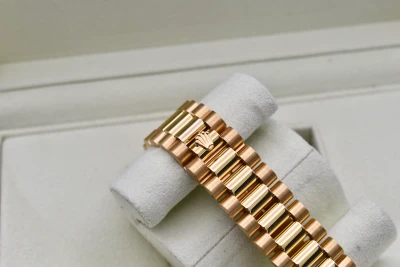 Rolex Day Date 36 Vintage Diamond String Dial 18k Gold 18238 | 1989 Box & Papers