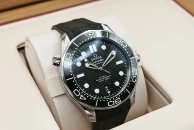 Omega Seamaster Professional Seaweed Green Watch 210.32.42.20.10.001 | 2026
