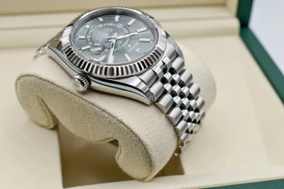 Rolex Skydweller Stainless Steel Green Dial 42mm Watch 336934 | 2025 Unworn